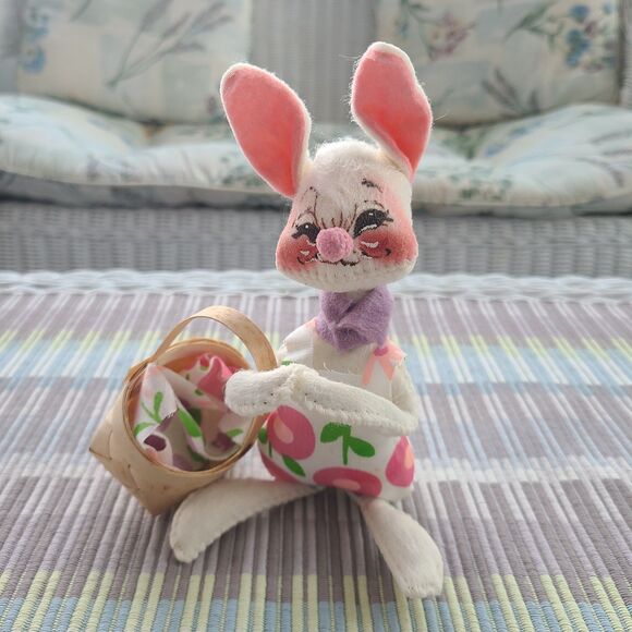 Annalee Mobilitee Doll Vintage 1971 Collectible Poseable Easter Bunny W/ Basket - Picture 2 of 10